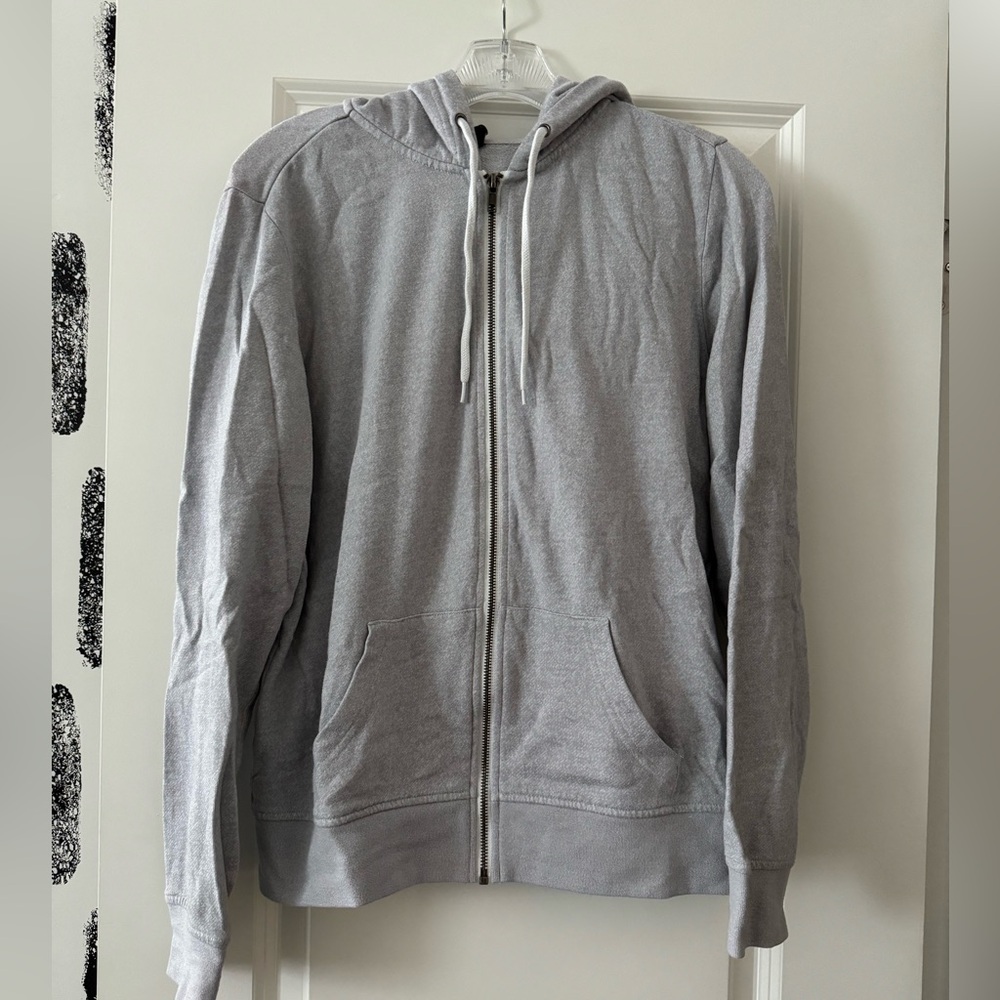 Women’s PAC SUN gray basic zip up hoodie. Lightweight and comfy. Size L.